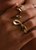 <em>RINGS</em>